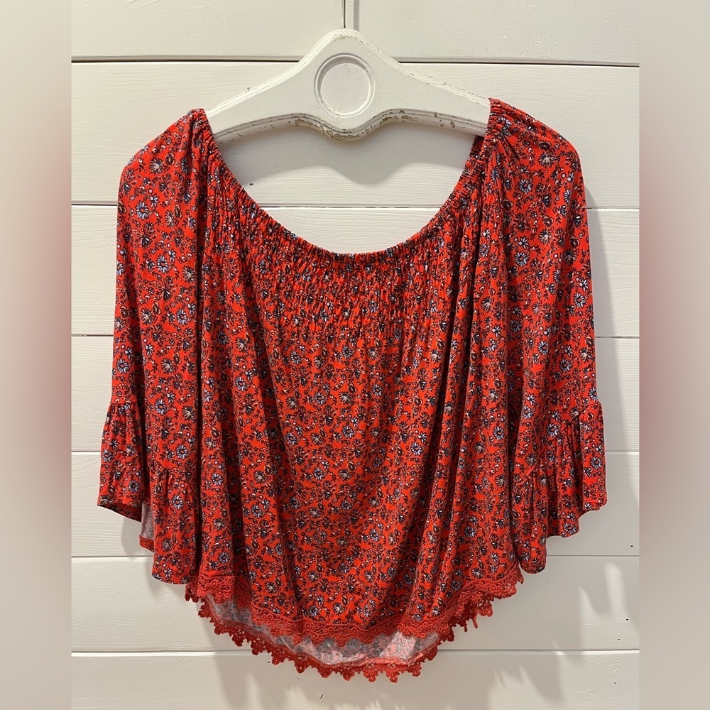 EYESHADOW – Bright red floral boho top, size L.
